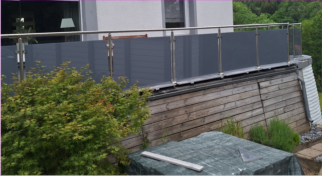Edelstahl-Geländer mit blickdichtem Anthrazit-Glas anthrazit blickdicht