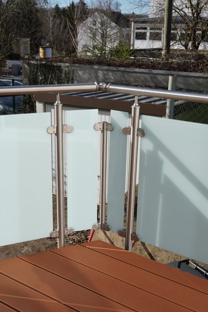 Edelstahl-Geländer mit VSG-Milchglas balkon 1.13