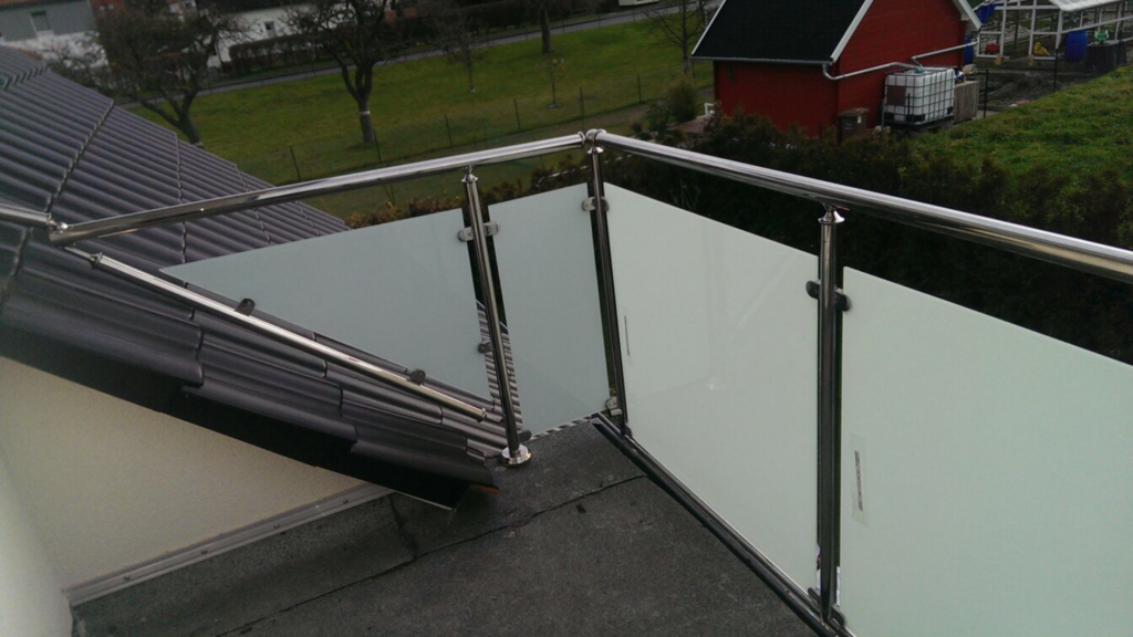 Edelstahl-Geländer mit VSG-Milchglas balkon 1.14
