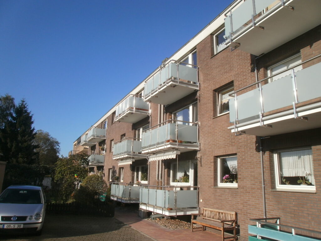 Edelstahl-Geländer mit VSG-Milchglas 1-18