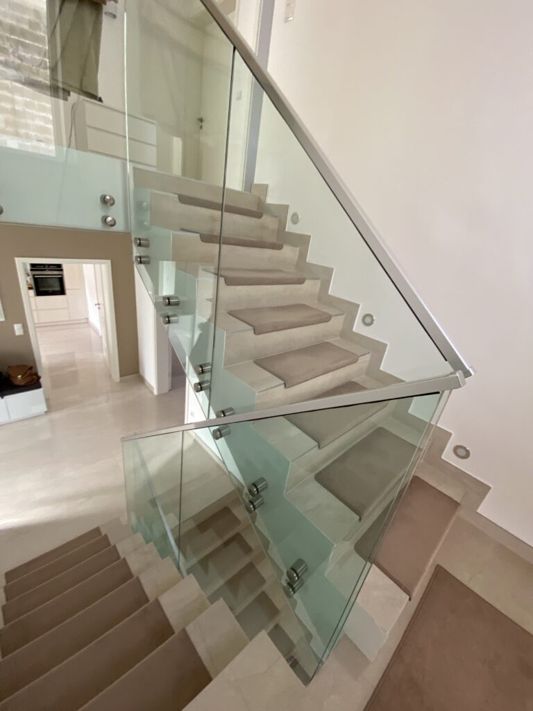 Treppen-Ganzglasgeländer img 1962