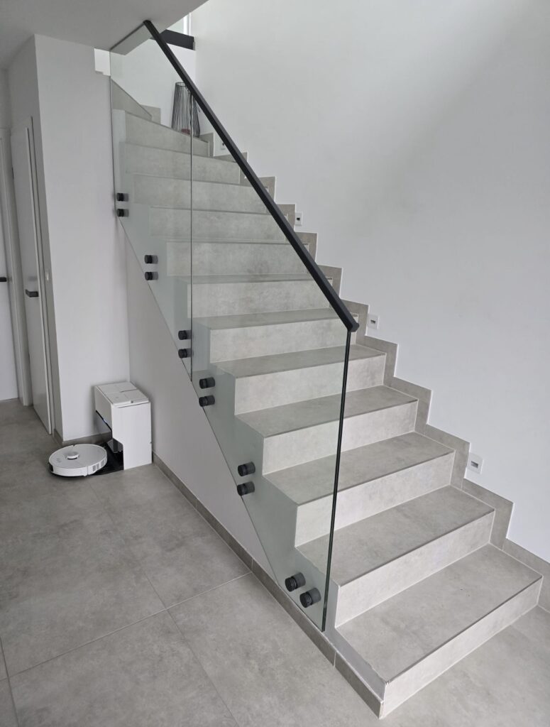 Treppen-Ganzglasgeländer screenshot